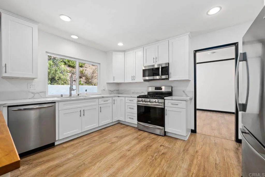 https://cdn.realtyfeed.com/cdn/127/306480212/5f59de8e2cbbf5e626ed04164ce51f41.webp
