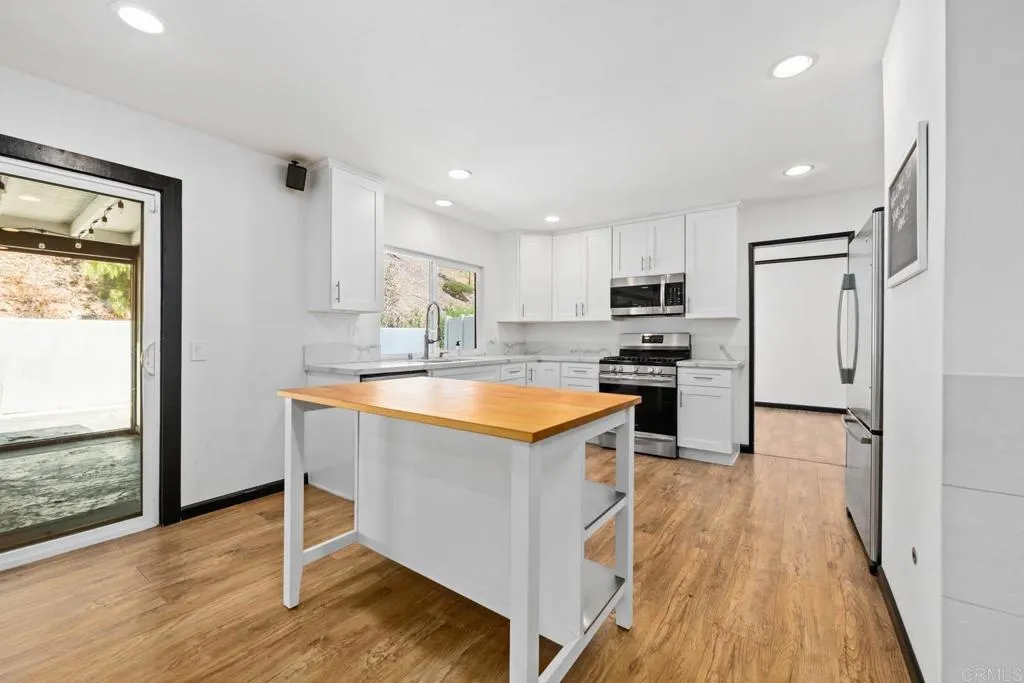 https://cdn.realtyfeed.com/cdn/127/306480212/77c46eae6f60937b85f50c3fc069b117.webp