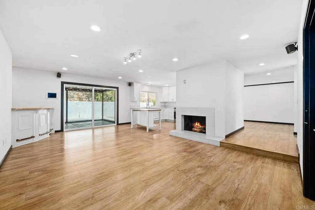 https://cdn.realtyfeed.com/cdn/127/306480212/867013122b01986f63ebfb94f41b7b72.webp