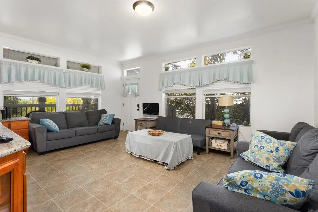 https://cdn.realtyfeed.com/cdn/127/306480214/483a7e3abc607722859bf11e17788a72.webp