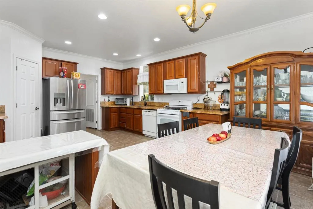https://cdn.realtyfeed.com/cdn/127/306480214/7cff36ee05f3d9369d240cb537001bce.webp