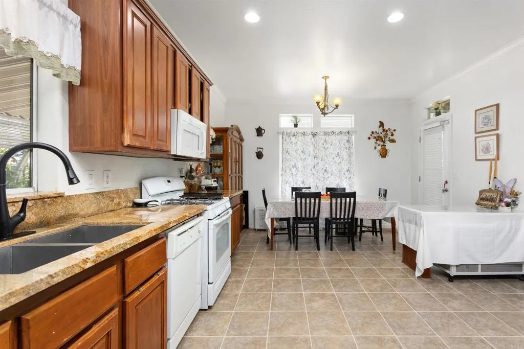 https://cdn.realtyfeed.com/cdn/127/306480214/8b064b8382054a462b7b218c3e9757d0.webp