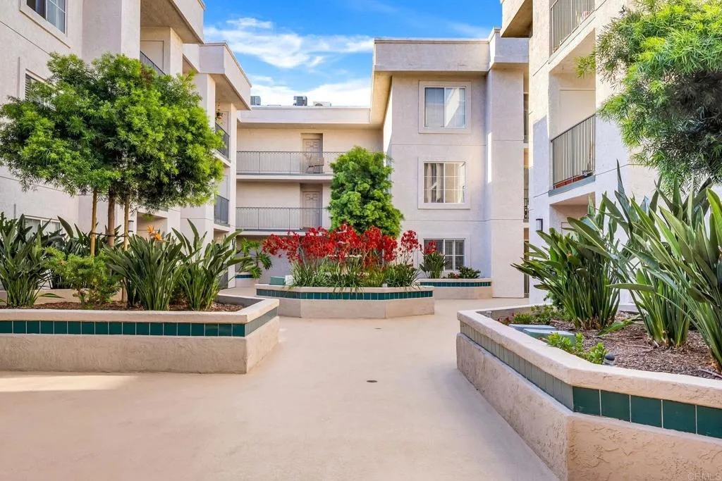 https://cdn.realtyfeed.com/cdn/127/306480235/b1bff51c882da09d91d28c9009d506be.webp