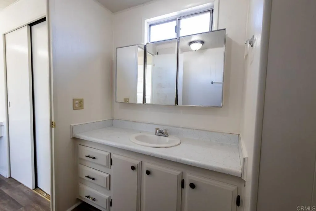 https://cdn.realtyfeed.com/cdn/127/306480276/af8f7d9eaf05176e45491120df3e6d1b.webp