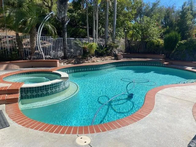 https://cdn.realtyfeed.com/cdn/127/306480355/88b2ddd4f63f330695c90e93874144a3.webp
