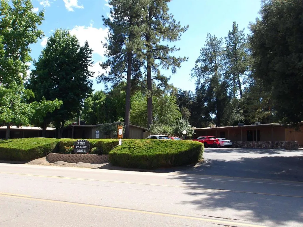 https://cdn.realtyfeed.com/cdn/127/306480481/1de61e3816a5749200e80251d451a7cb.webp