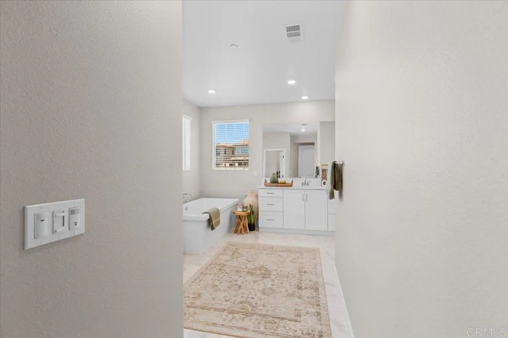 https://cdn.realtyfeed.com/cdn/127/306480592/0e582df6ed10d23d34406726804165d4.webp