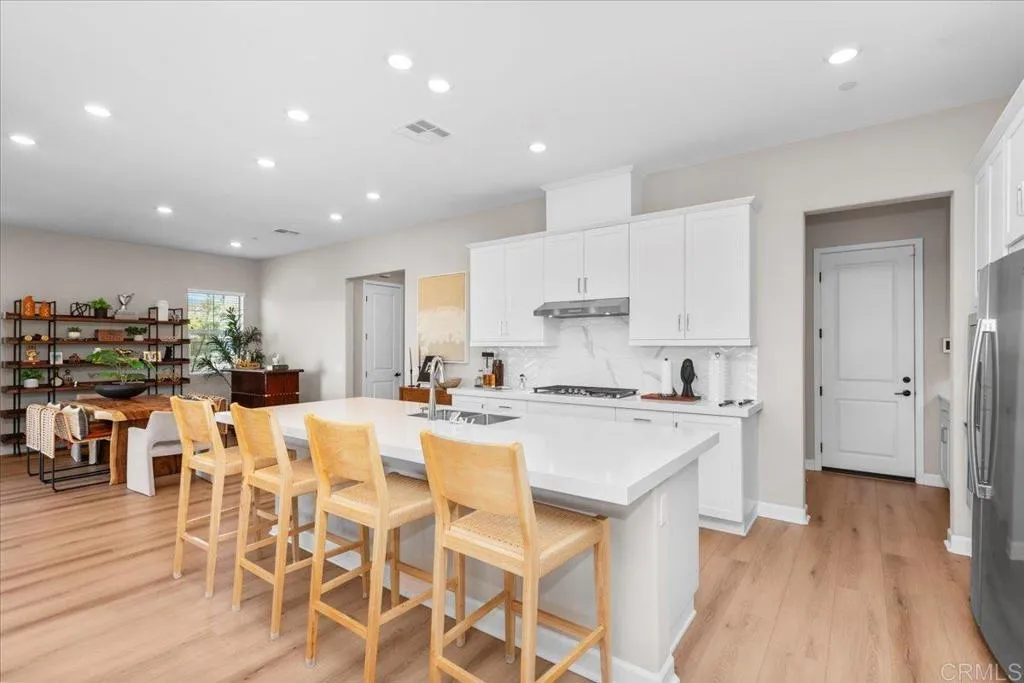 https://cdn.realtyfeed.com/cdn/127/306480592/300d1629f6e88a6676947e3bc52fdefb.webp