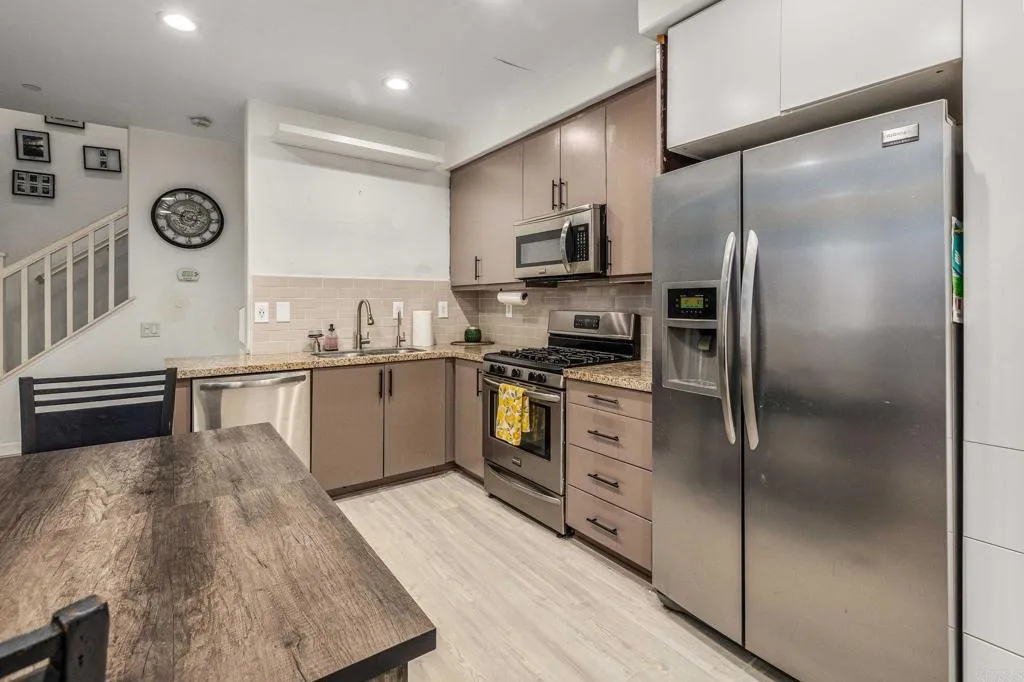 Photo #5: PTP2504906 Listing 