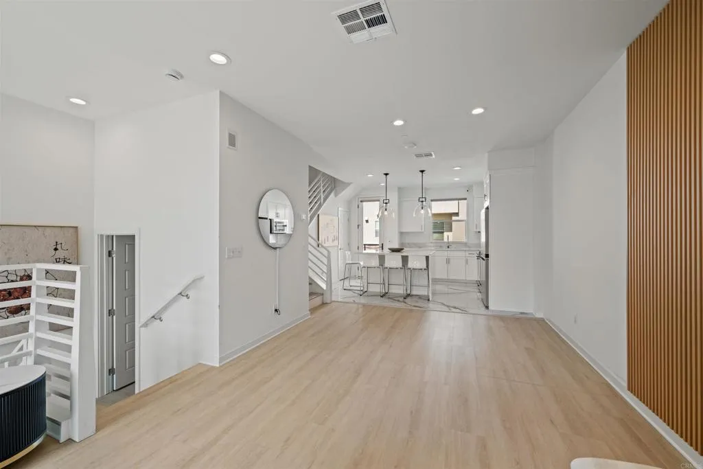 https://cdn.realtyfeed.com/cdn/127/306480710/7aa272ef3b8a56209668ee6e0b7f8411.webp