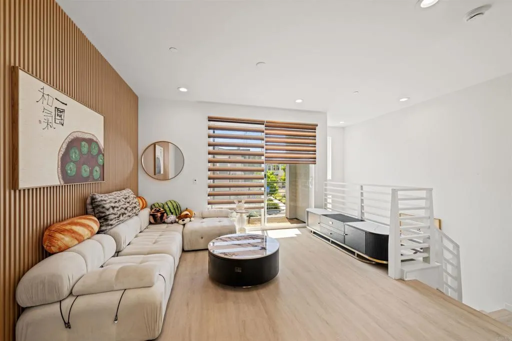 https://cdn.realtyfeed.com/cdn/127/306480710/bf3a3d79b21516f138059d995c1a51ad.webp