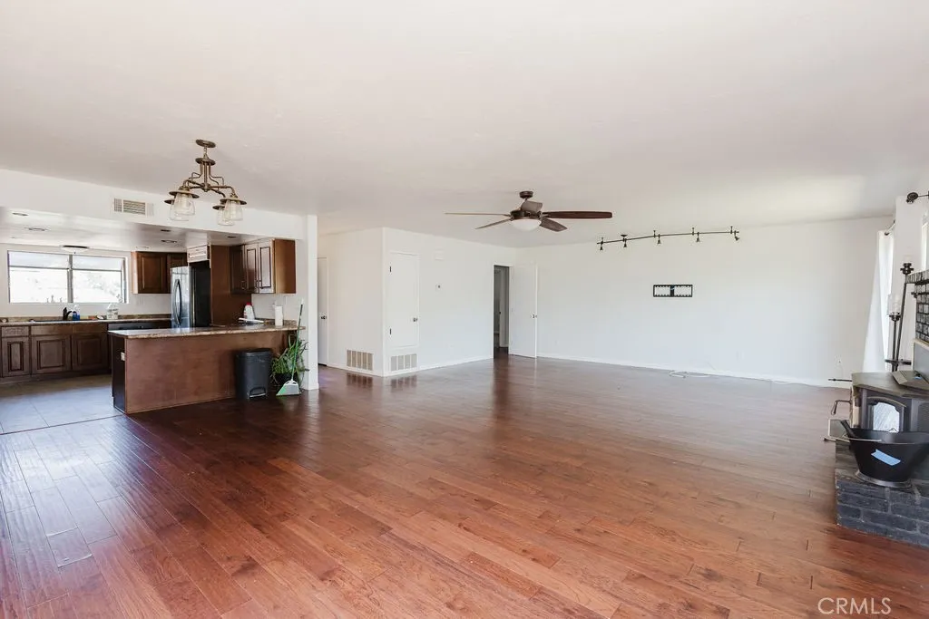 https://cdn.realtyfeed.com/cdn/127/306480787/37bc12c53a146ebe9926b42170bc818c.webp