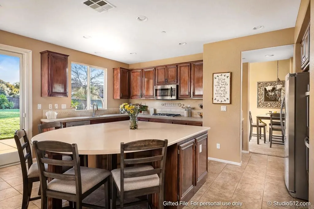 https://cdn.realtyfeed.com/cdn/127/306480885/a18f251ede56976381e46eb08d31d3d0.webp