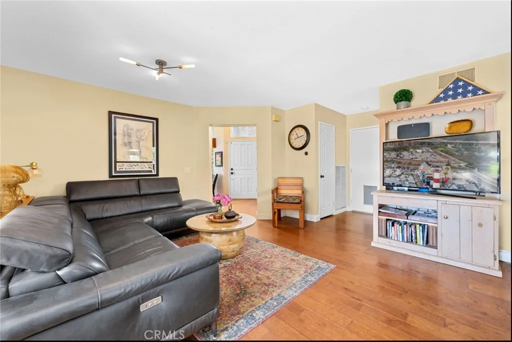https://cdn.realtyfeed.com/cdn/127/306480894/19f10980d72eb1b48af15f5a0d6dcbe8.webp