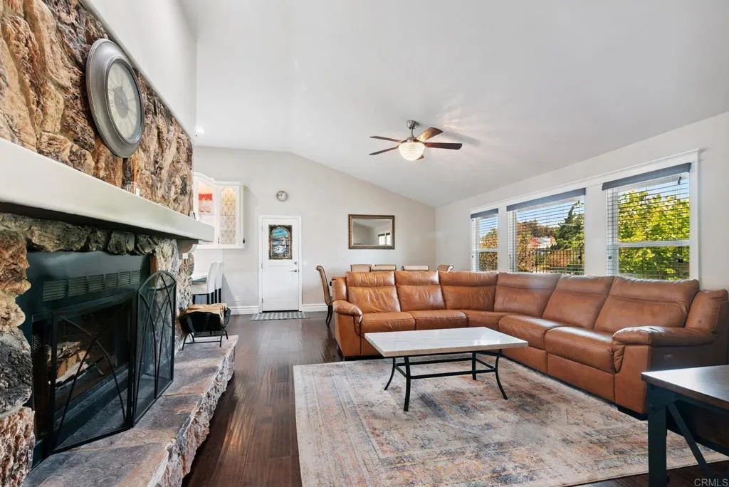 https://cdn.realtyfeed.com/cdn/127/306481351/554de2dc5a63c9455d07ffbabf0eb27b.webp