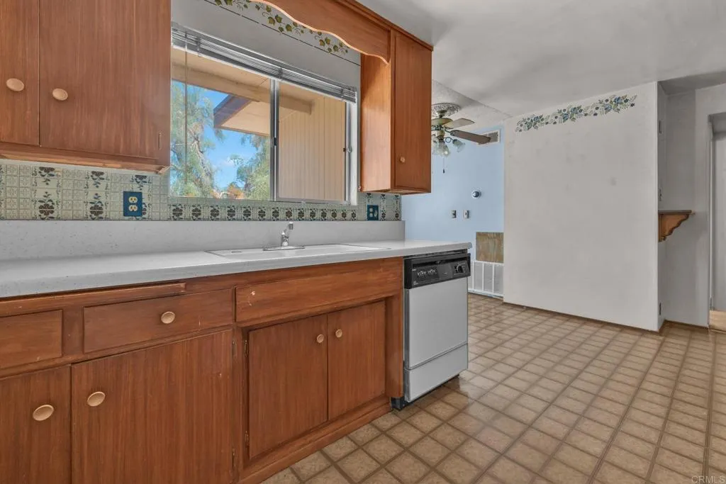 https://cdn.realtyfeed.com/cdn/127/306481354/8a6a8c01fd702dead08bca6f8faf98d2.webp