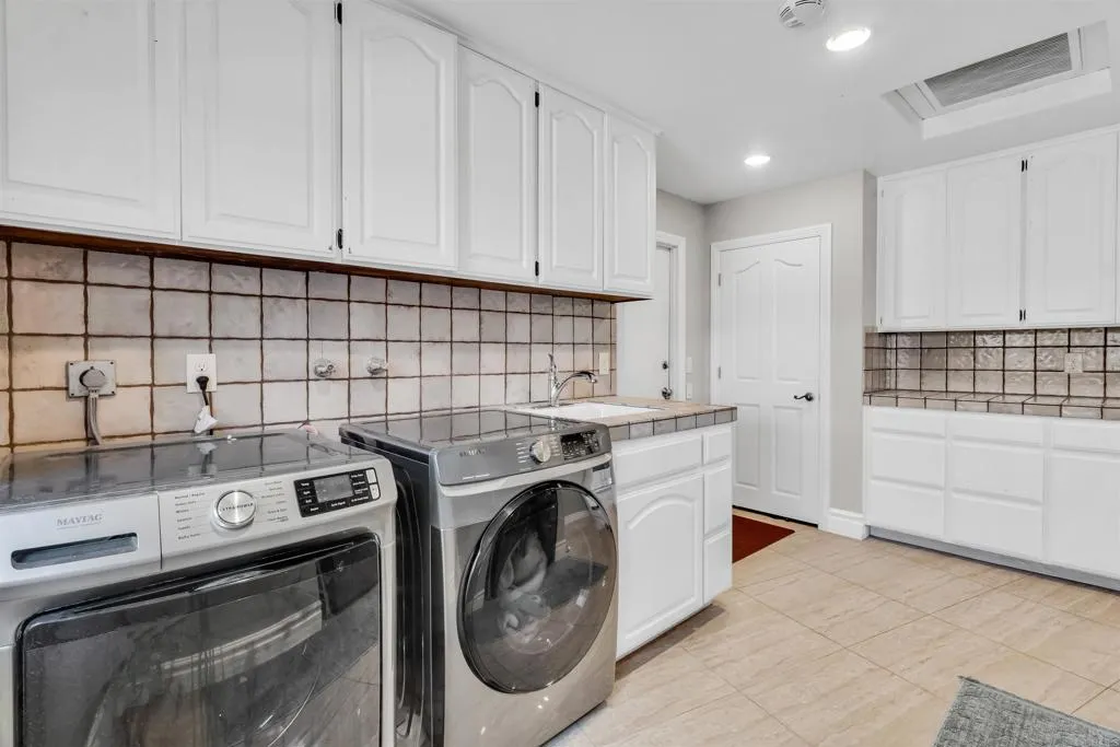 https://cdn.realtyfeed.com/cdn/127/306481642/594b96eb5c0c514be258167e34945ee1.webp