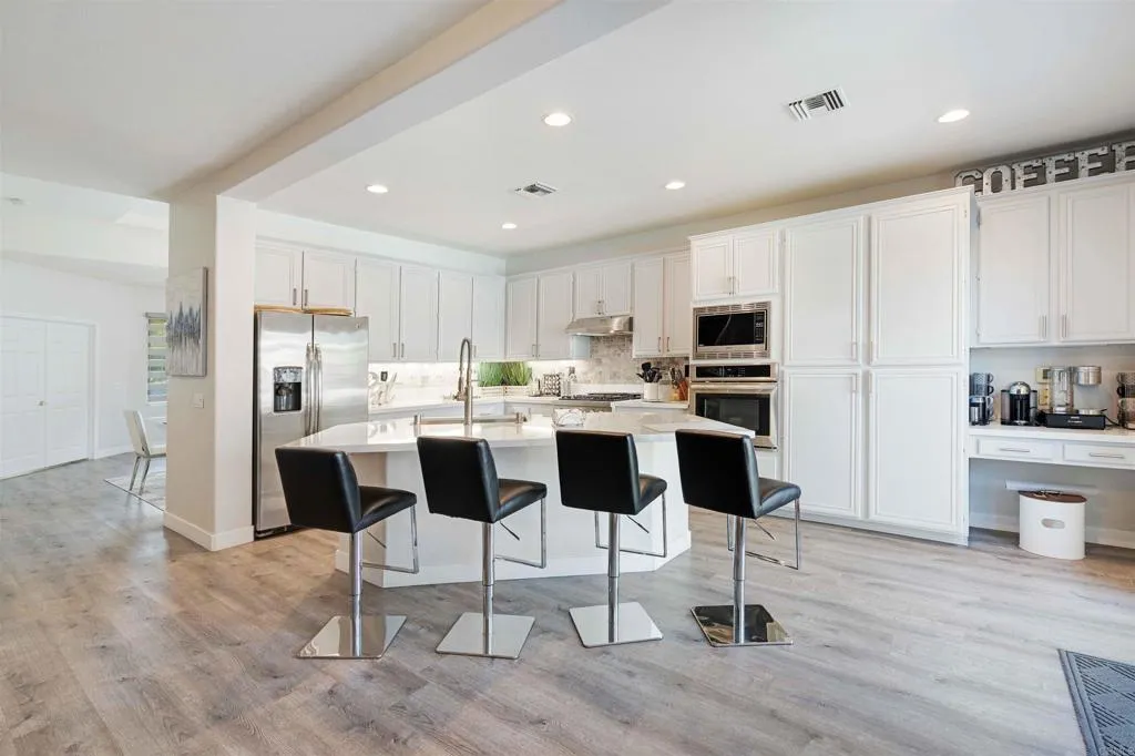 https://cdn.realtyfeed.com/cdn/127/306481689/833e4cde5254db9f648e80a2971a51d9.webp