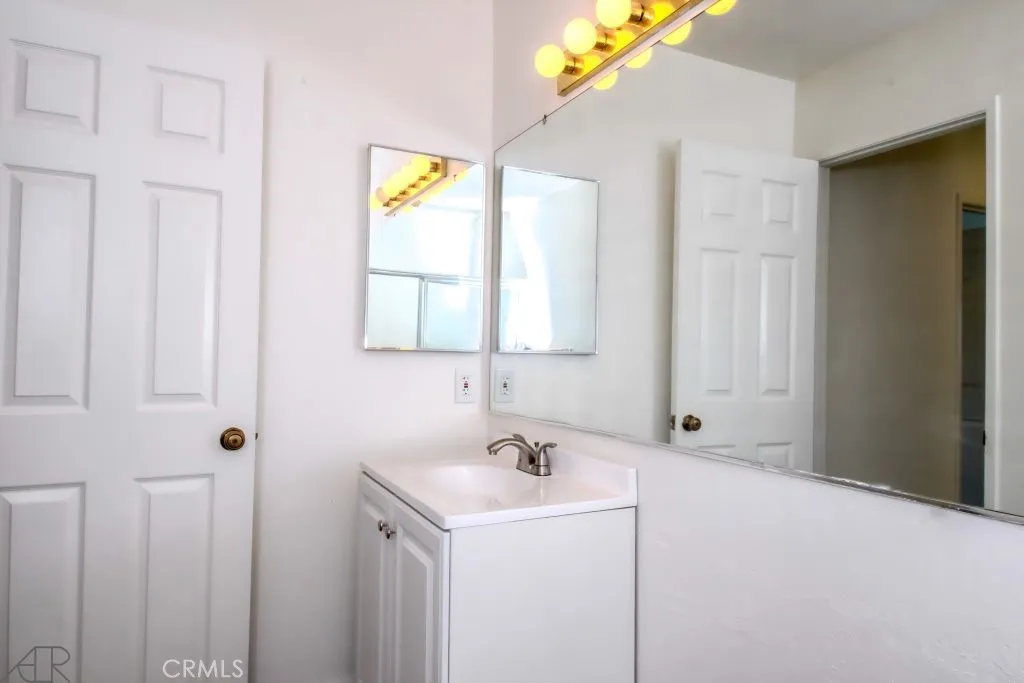 https://cdn.realtyfeed.com/cdn/127/306481737/9f7fab970ec7740f860ee33210d9c6f0.webp