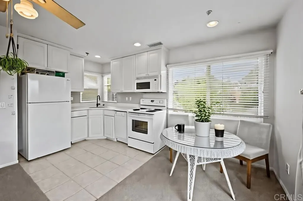 https://cdn.realtyfeed.com/cdn/127/306481965/78f6afeba6b1512c287704168eccbd22.webp