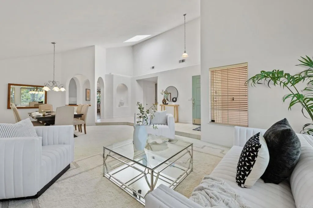 https://cdn.realtyfeed.com/cdn/127/306481976/6aa4e833d2be3225653e8362f519adb4.webp
