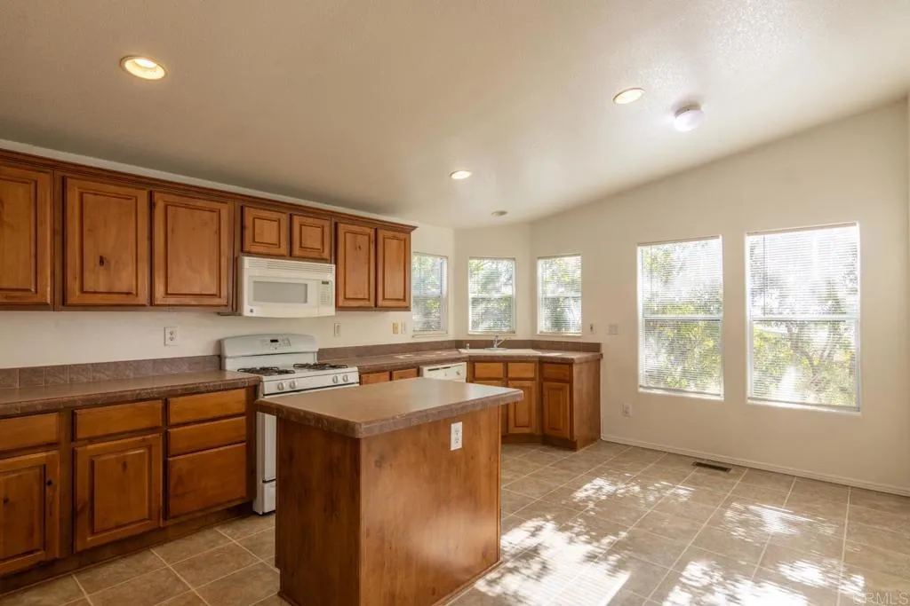 https://cdn.realtyfeed.com/cdn/127/306482036/a483bb6aae74f8a301bb8bdd479eddb9.webp