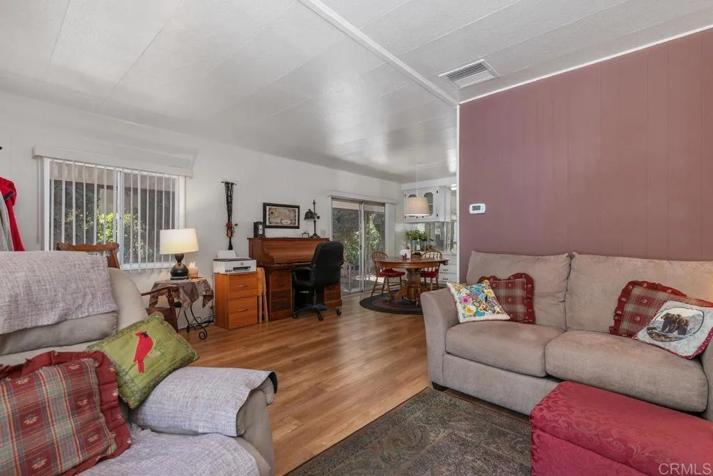 https://cdn.realtyfeed.com/cdn/127/306482337/30692d9ae918cc544074c7d1fb528758.webp