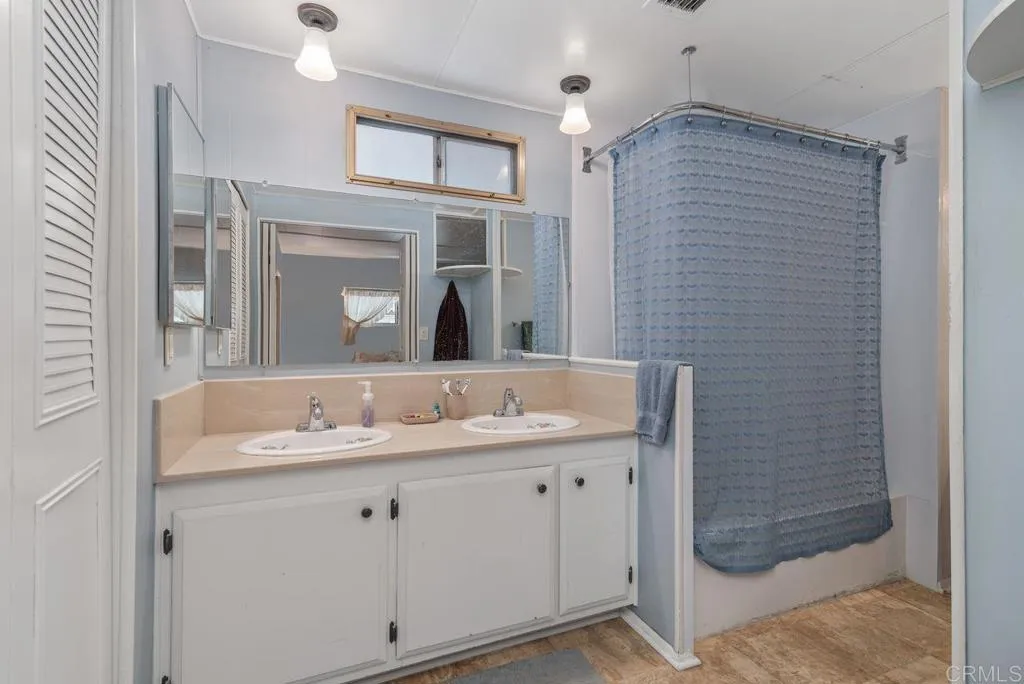 https://cdn.realtyfeed.com/cdn/127/306482337/f11e9a6c11c2eee64beb5a91d74c0bac.webp