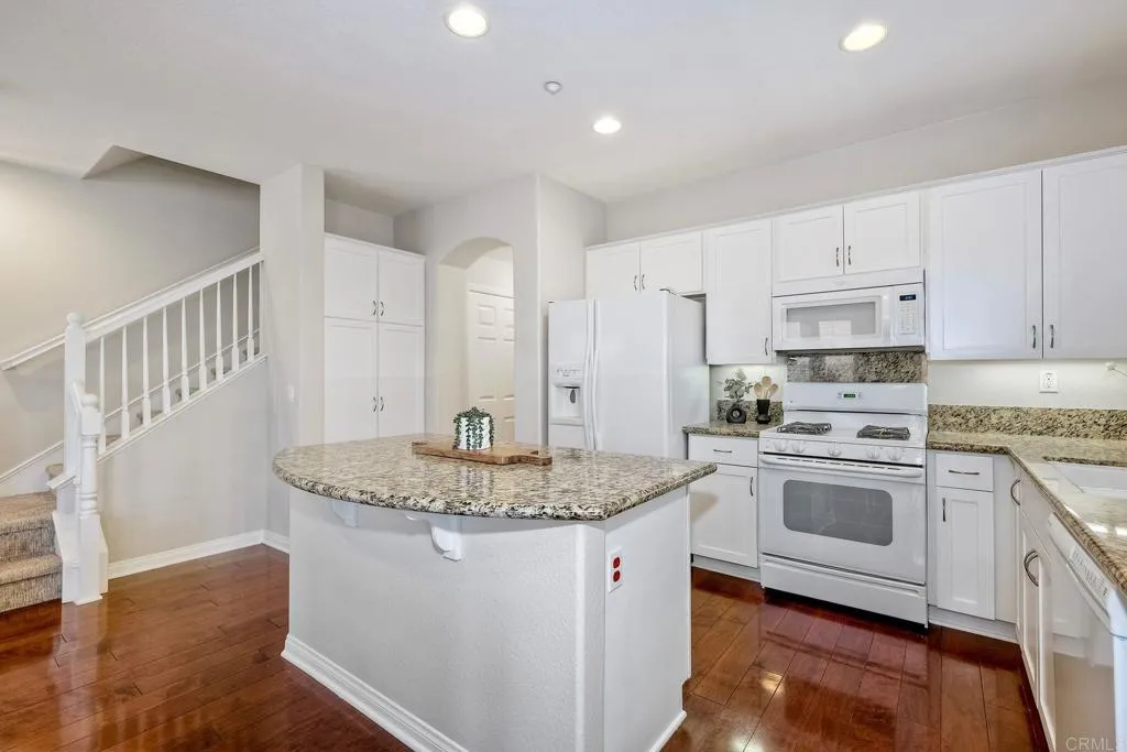 https://cdn.realtyfeed.com/cdn/127/306482594/262322e339693385f4d025a4ec765a6d.webp