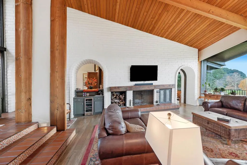 https://cdn.realtyfeed.com/cdn/127/306482745/624aad2e1d44b765525205a52af41335.webp
