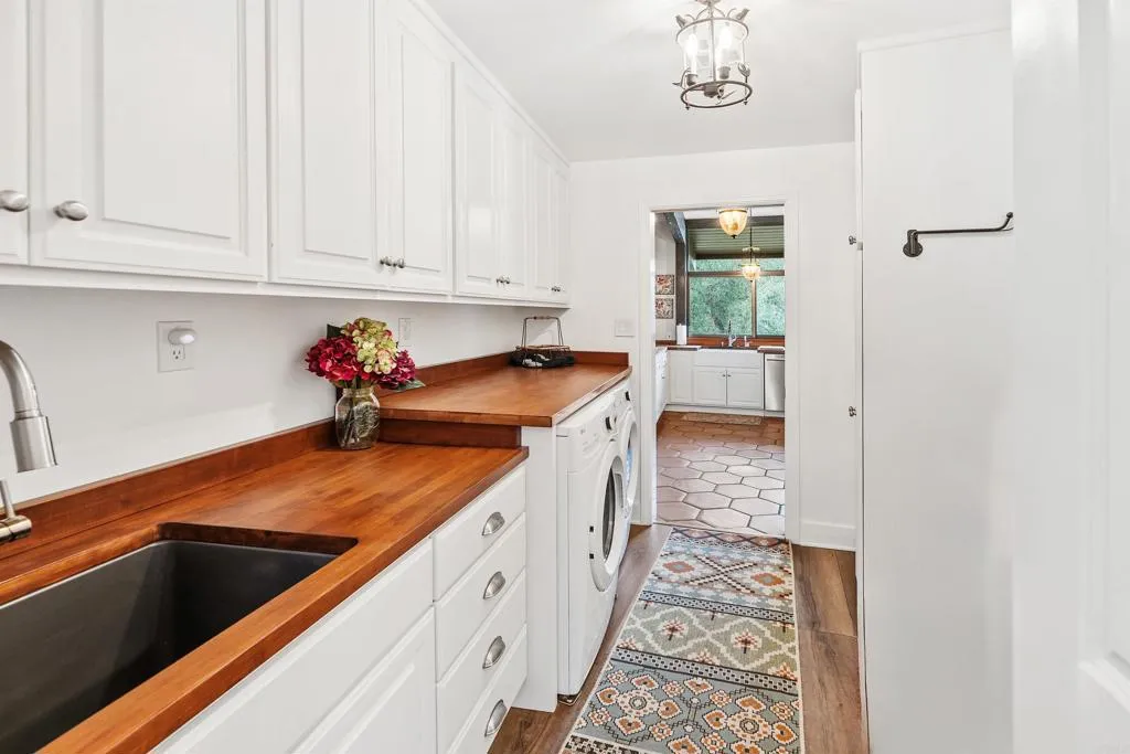 https://cdn.realtyfeed.com/cdn/127/306482745/80aa5c6797170c3de1fbe890d7f8346f.webp