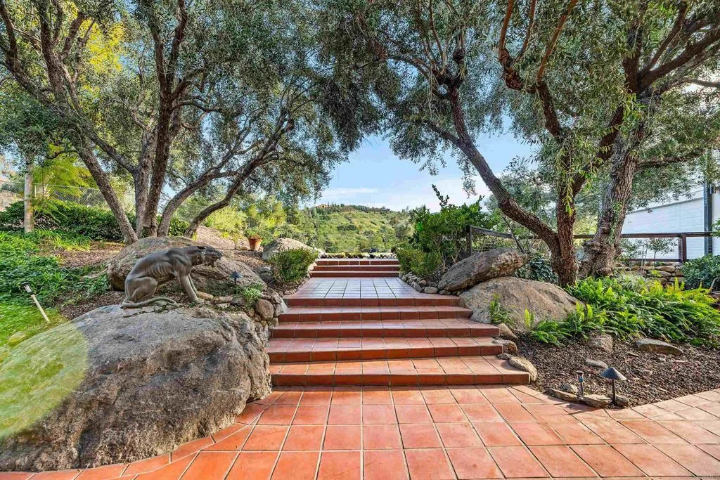 https://cdn.realtyfeed.com/cdn/127/306482745/93882f3c82123ea63e34717908b3a3f0.webp