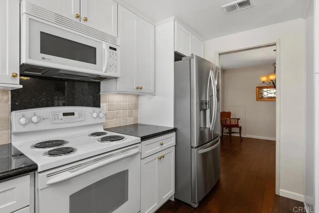 https://cdn.realtyfeed.com/cdn/127/306482810/9cfca9f89fd1b4b1a5e66a6928bf34f7.webp