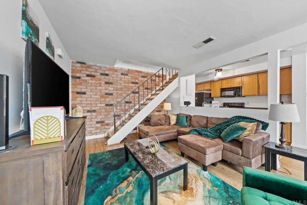 https://cdn.realtyfeed.com/cdn/127/306482876/47e3b7e6ef306171a0b0fafed79d3f08.webp