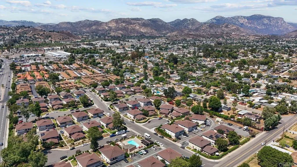 https://cdn.realtyfeed.com/cdn/127/306482876/e4c7f52d7f929480ddc413d6258f2216.webp