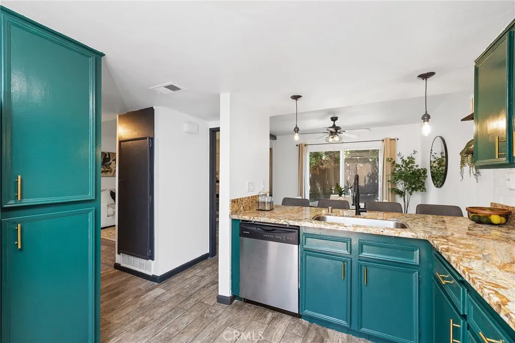 https://cdn.realtyfeed.com/cdn/127/306482992/f53aa32f05e02bc7ab1e606e95aec196.webp