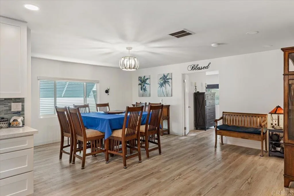 https://cdn.realtyfeed.com/cdn/127/306483083/4cc0342d8a3ab5df7411becbe94d5406.webp
