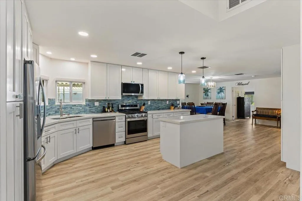 https://cdn.realtyfeed.com/cdn/127/306483083/5b9c5062540a95f7ad0c4a0b5bb27566.webp