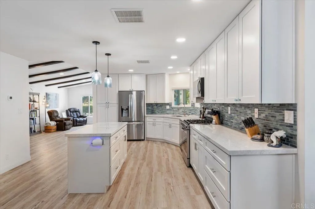https://cdn.realtyfeed.com/cdn/127/306483083/643e7ecd6ae9e57c5c1105adb5a3a751.webp
