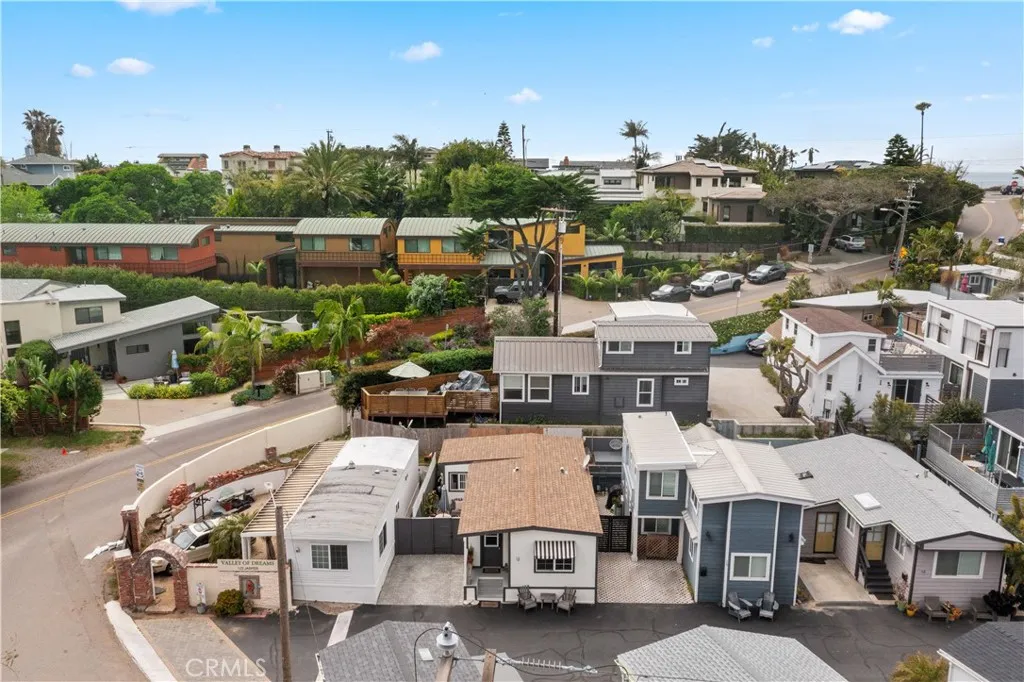 https://cdn.realtyfeed.com/cdn/127/306483559/c2ed187eb947faf56ecf0c431af7db8b.webp