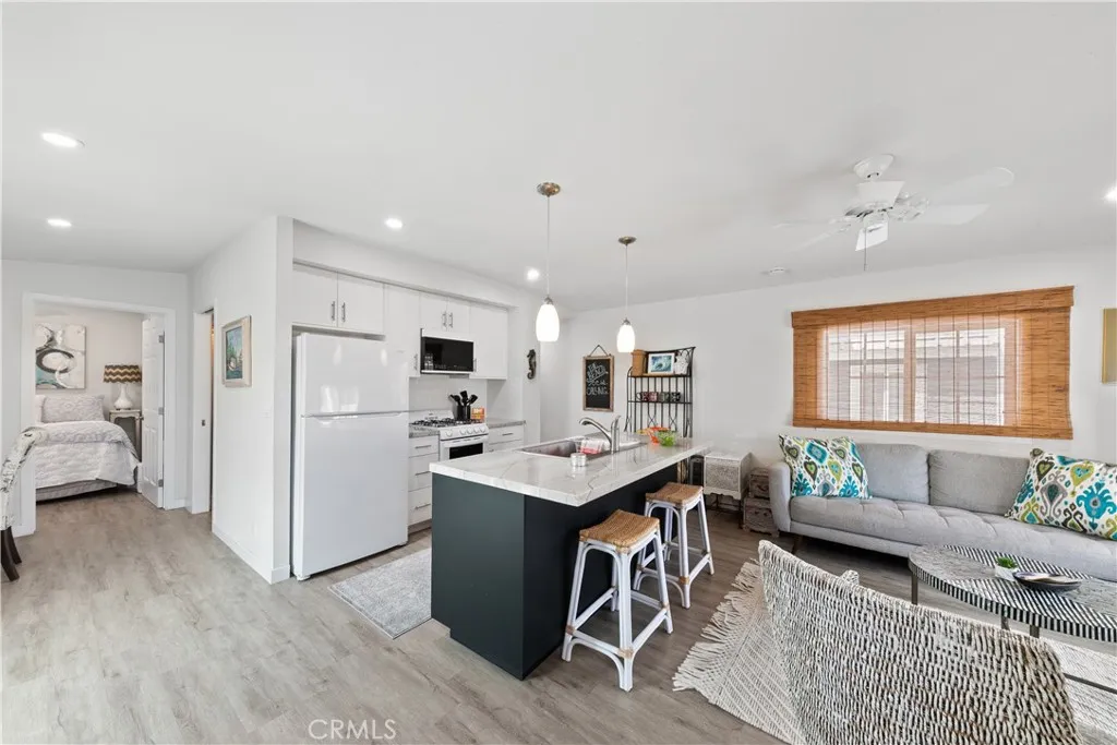 https://cdn.realtyfeed.com/cdn/127/306483559/cc833fff302c480ea5a7c2eb7e3770ce.webp