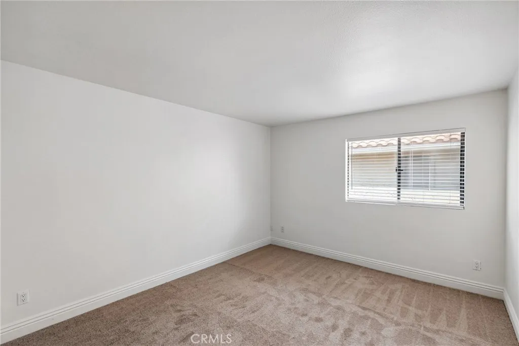 https://cdn.realtyfeed.com/cdn/127/306483590/1ea6d8cdff9065f29062963b1e9c8460.webp