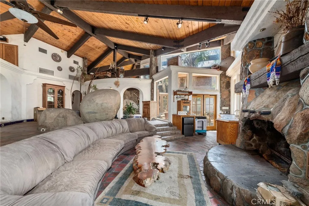 https://cdn.realtyfeed.com/cdn/127/306483593/4bf7ad5e5a823de6c4b941476c51bfcd.webp