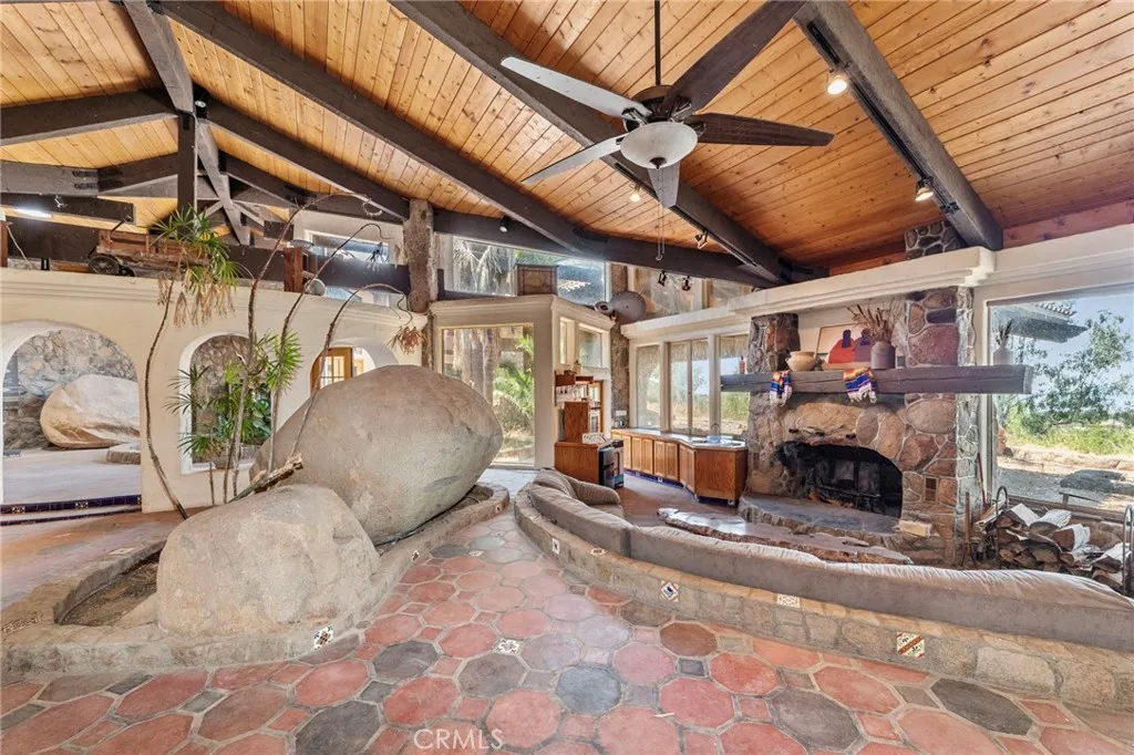 https://cdn.realtyfeed.com/cdn/127/306483593/b730d3a30ad8346f5a222d3ead3c00fe.webp