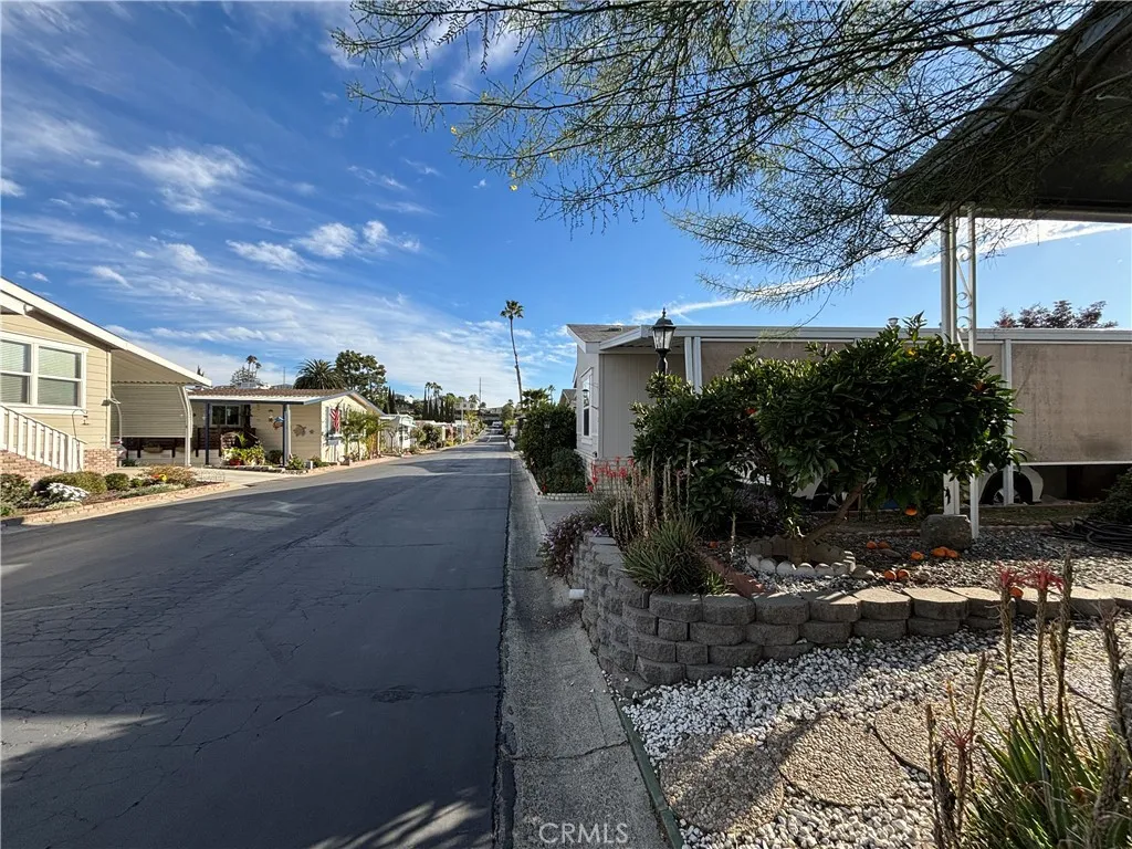 https://cdn.realtyfeed.com/cdn/127/306484279/1aafbfb4a8f583f7feac02e6873bcc0b.webp