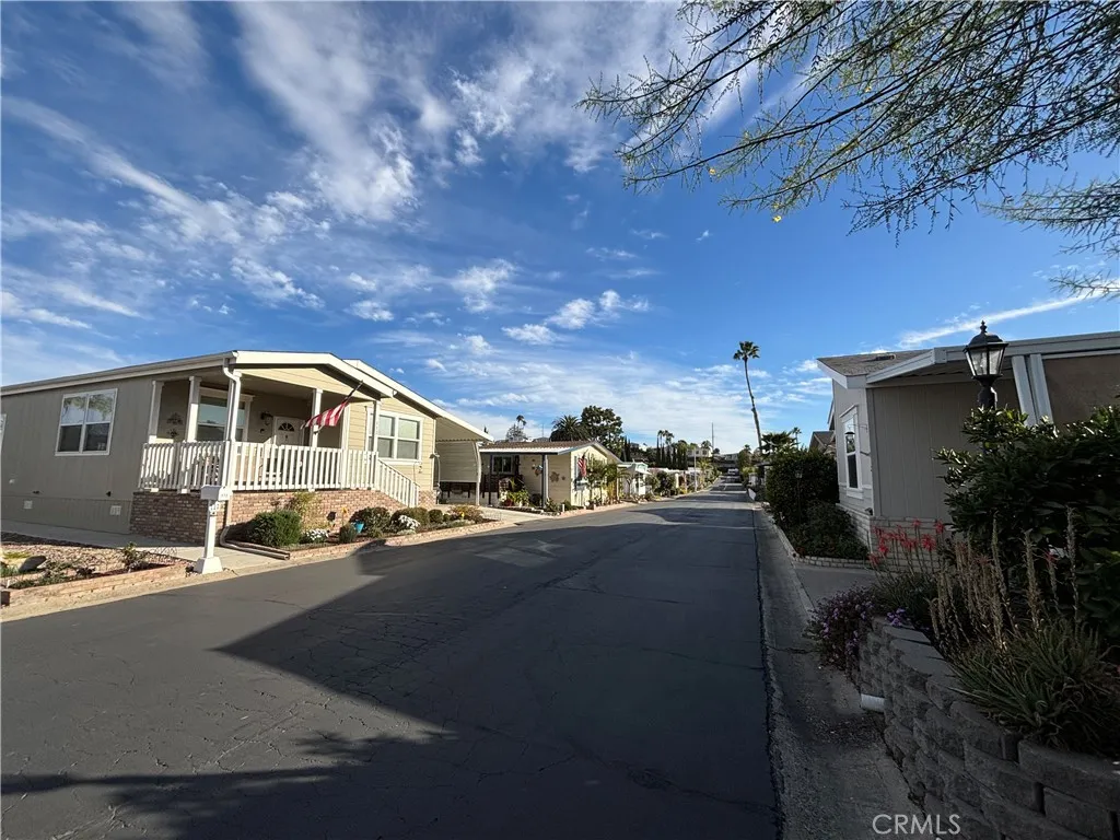 https://cdn.realtyfeed.com/cdn/127/306484279/2270517c20ed4b002bf1151ecca05745.webp