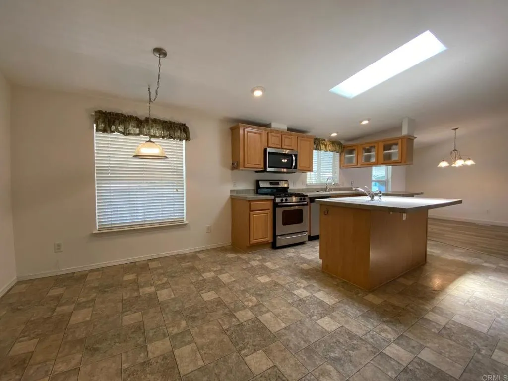 https://cdn.realtyfeed.com/cdn/127/306484527/64579e386d3ca6bb1258f84496f05ba6.webp