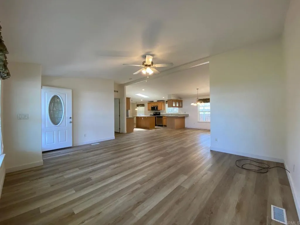 https://cdn.realtyfeed.com/cdn/127/306484527/65393b50a7c8d729370b26fa95391792.webp