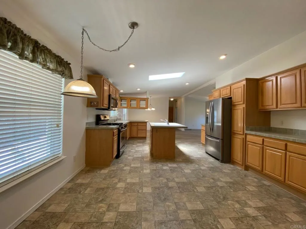 https://cdn.realtyfeed.com/cdn/127/306484527/88ea21eafedd827fbb917513c6d7d861.webp