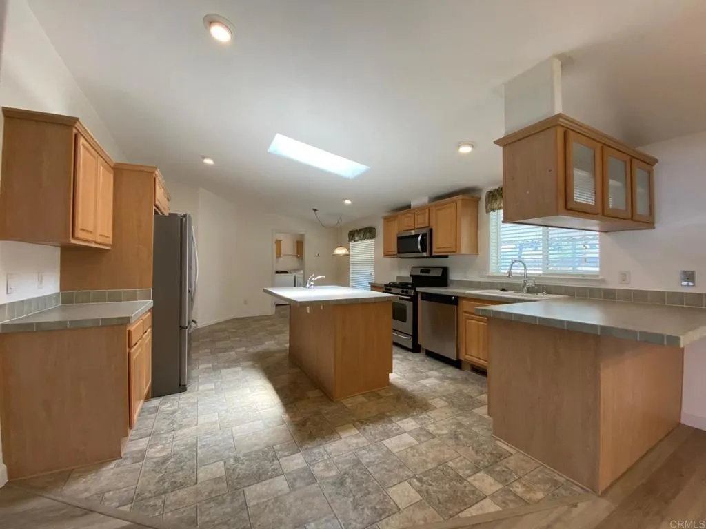 https://cdn.realtyfeed.com/cdn/127/306484527/a7df5aae8c13b25ad351c9f5e9a23eff.webp